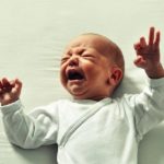 泣いている赤ちゃんの画像です